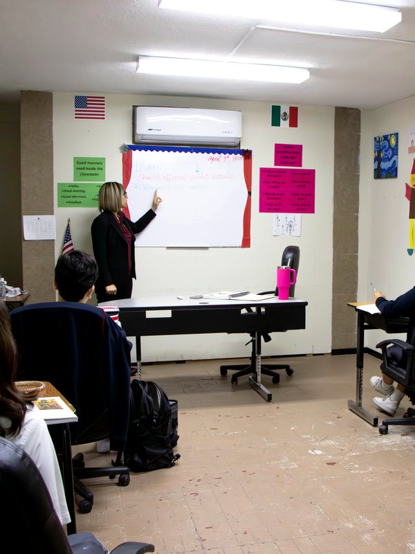 Estudiantes de Secundaria en Newman Institute